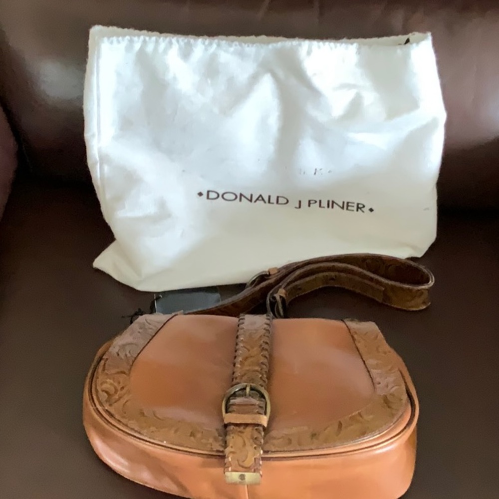 Women’s handbag.
